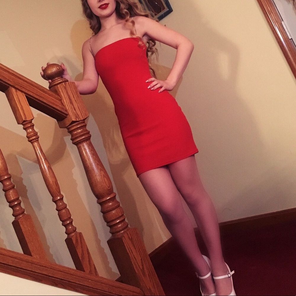 pretty little thing red dress